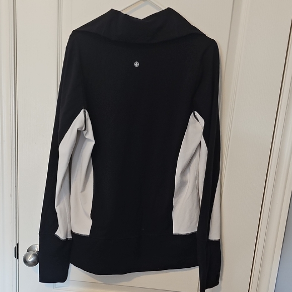 Lululemon Athletica Black and White Zip-Up - Picture 5 of 6